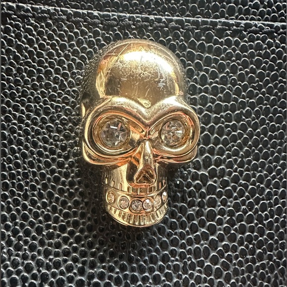 Punchcase by Leslie Hsu Black Pebbled Vegan Leather Crossbody w/ Skull - Picture 2 of 10